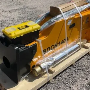 Fotografía del martillo hidráulico SDCH modelo 2024 listo para instalar en maquinaria de 19 a 26 toneladas.