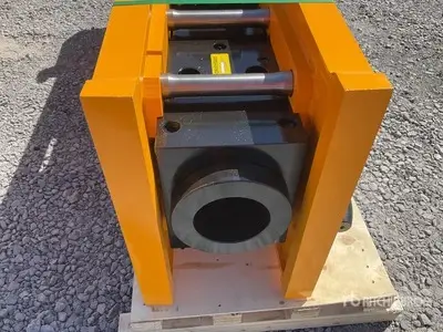 Primer plano del martillo hidráulico HMB modelo HMB1400 mostrando estructura y diseño reforzado